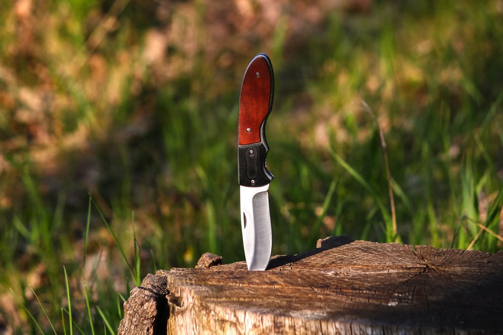 How to use a pocket knife for self-defense?